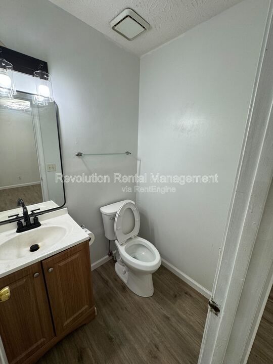 Building Photo - 1305 Sweet Pine Dr