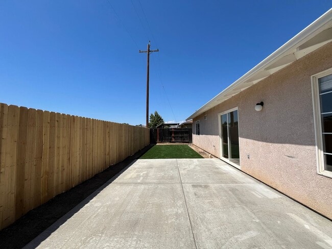 Building Photo - 1665 Aldo Way