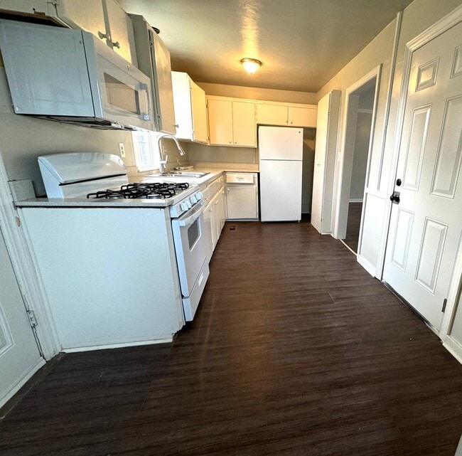 Building Photo - Cute 2 bedroom 1 Bath House!   Close to Mother Road Market!