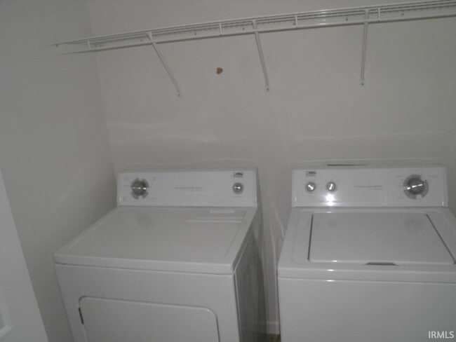 Building Photo - 2712 E Bressingham Wy