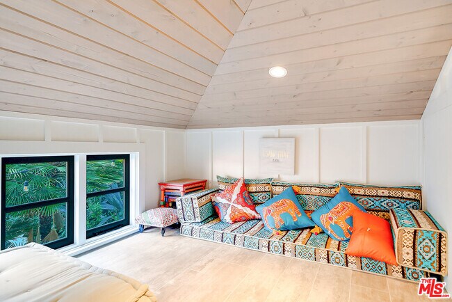 Building Photo - 11670 Duque Dr
