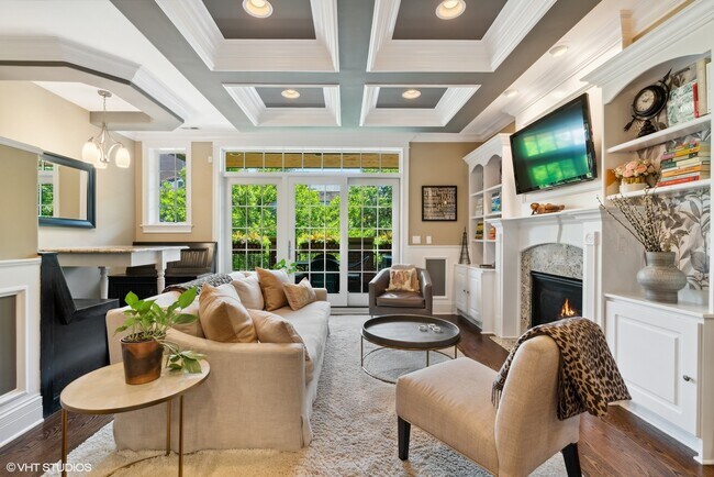 Building Photo - 1022 W Diversey Pkwy