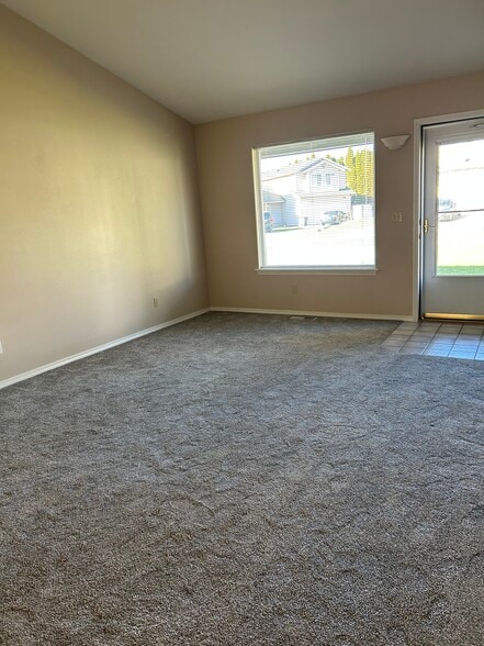 Building Photo - 405 Valleyview Ave