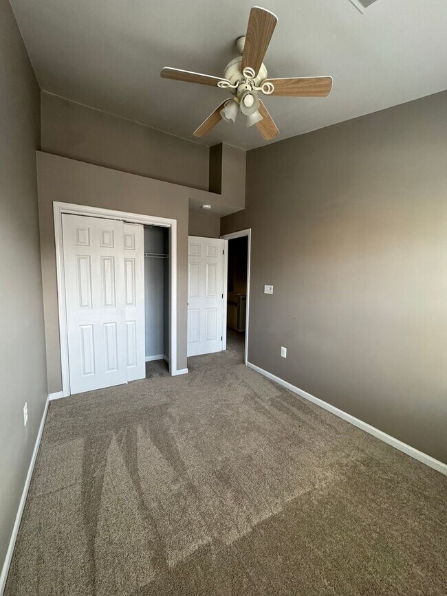 Building Photo - Well-Located 3BR, 2-Full, and 2-Half Bath Townhouse w/ One-Car Garage in Sterling, VA