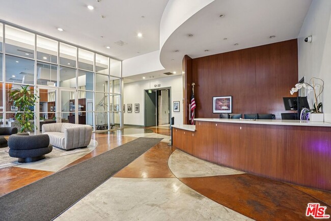 Building Photo - 801 S Grand Ave