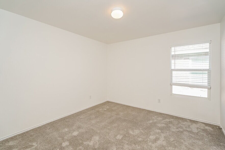 Building Photo - 5328 Lava Rock Dr