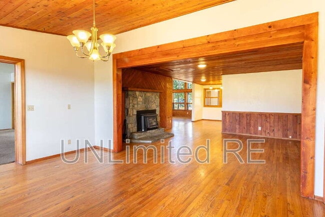 Building Photo - 6600 W Suzette Ln