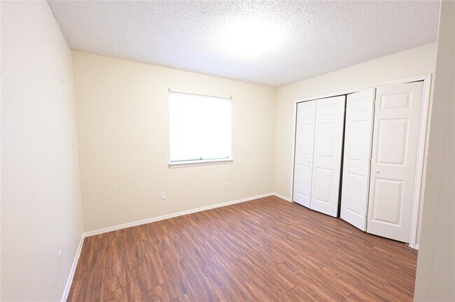 Building Photo - 1901 Rainy Meadows Dr