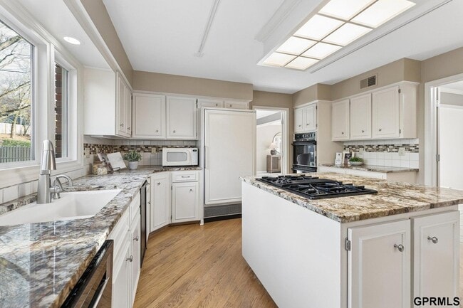 Building Photo - 9723 Fieldcrest Dr