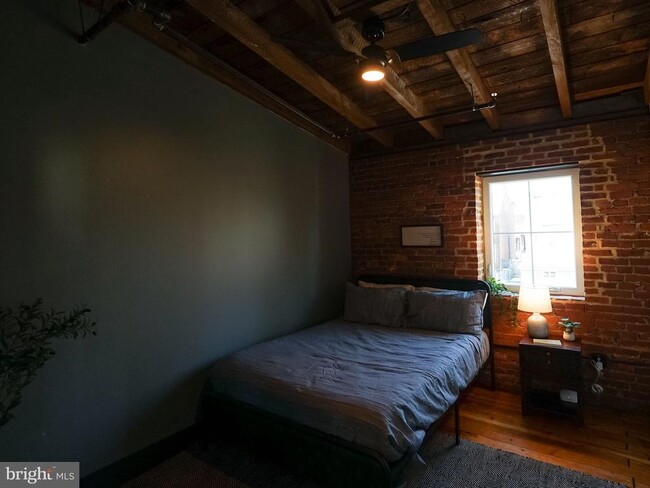 Building Photo - 437 W Grant St