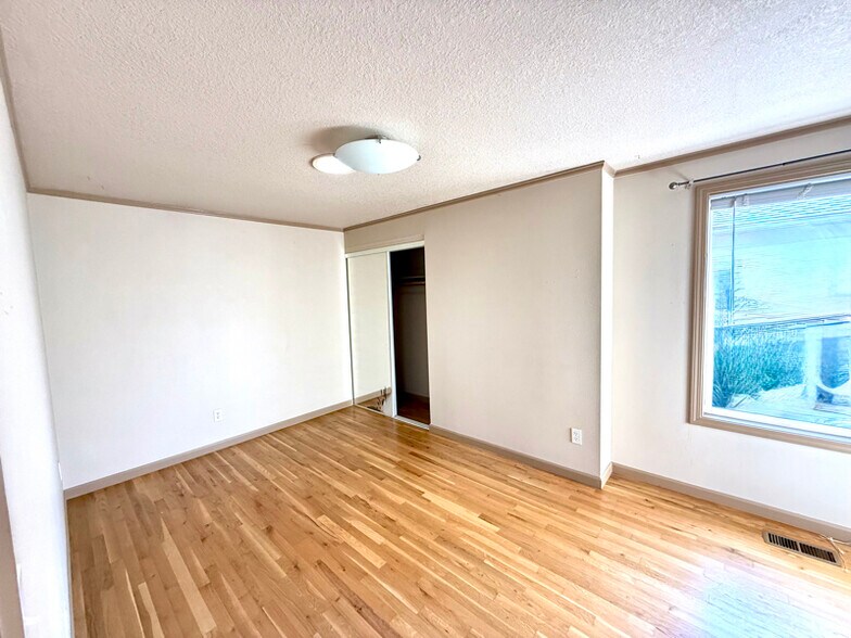 Building Photo - 9087 SW Monterey Pl