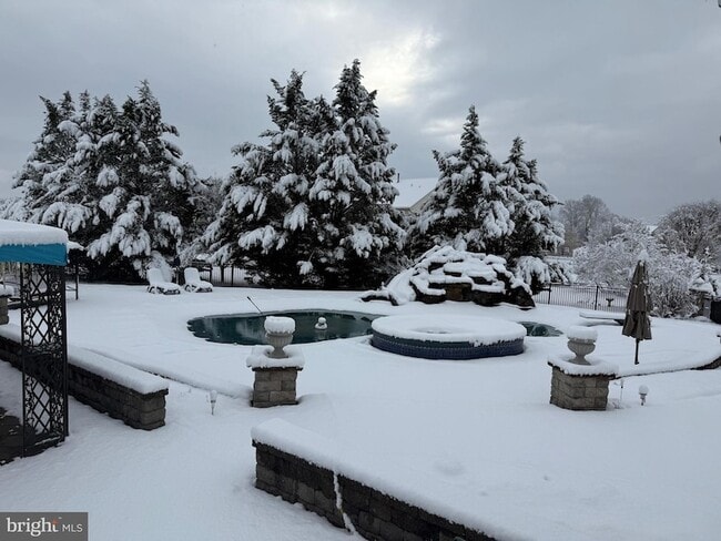 Building Photo - 10 Morning Glory Cir