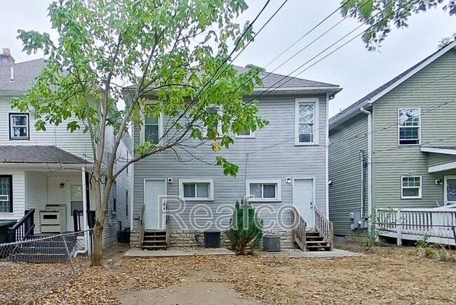 Building Photo - 966 Oakwood Ave