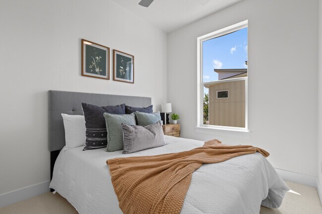 Building Photo - 509 E Violets Cv Ln