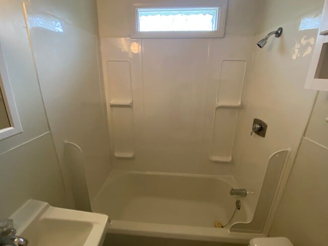 Building Photo - Spacious 1 Bedroom Near Duke East and Broad St - Huge Fenced Yd!