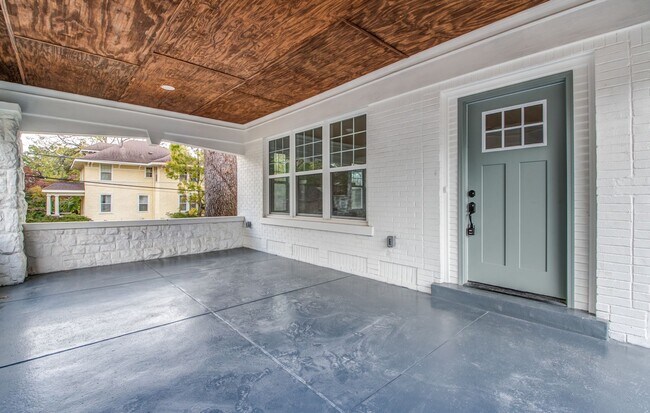 Building Photo - Elegant Midtown Memphis Single-Family Home...