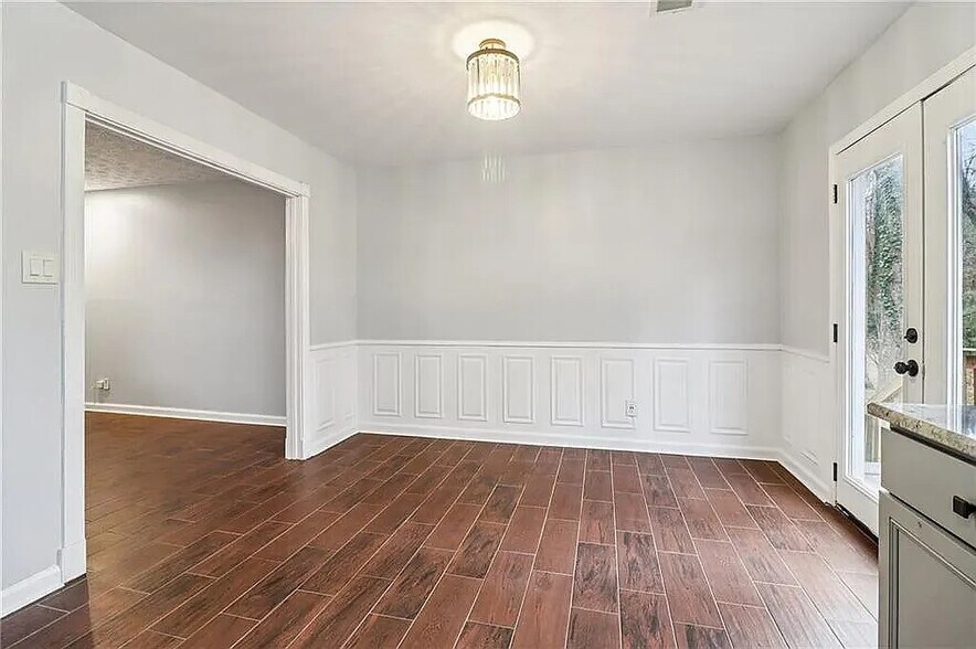 Building Photo - Room in House on Alicia Ct