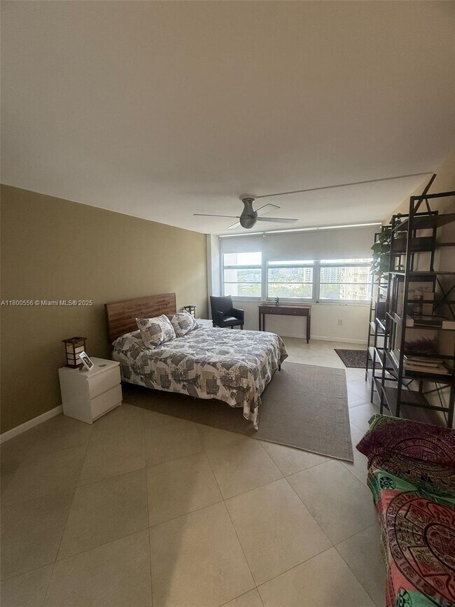 Building Photo - 18021 Biscayne Blvd