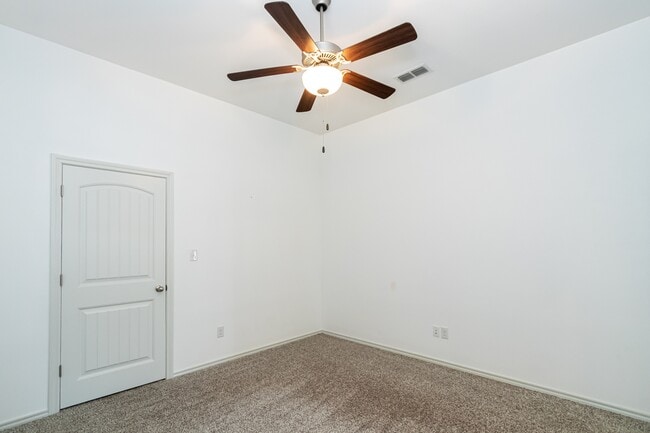 Building Photo - 9610 Kline Ave