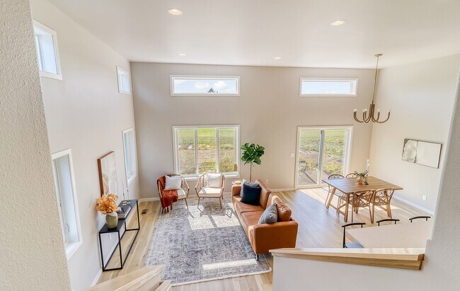 Building Photo - 3 Bed 2 Bath Single Family Home