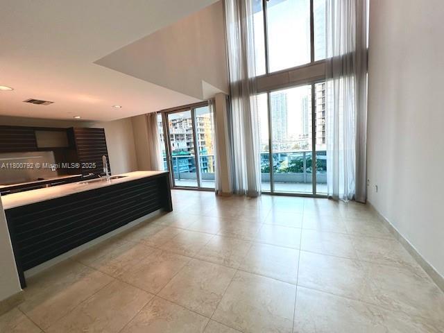 Primary Photo - 200 Biscayne Blvd Way