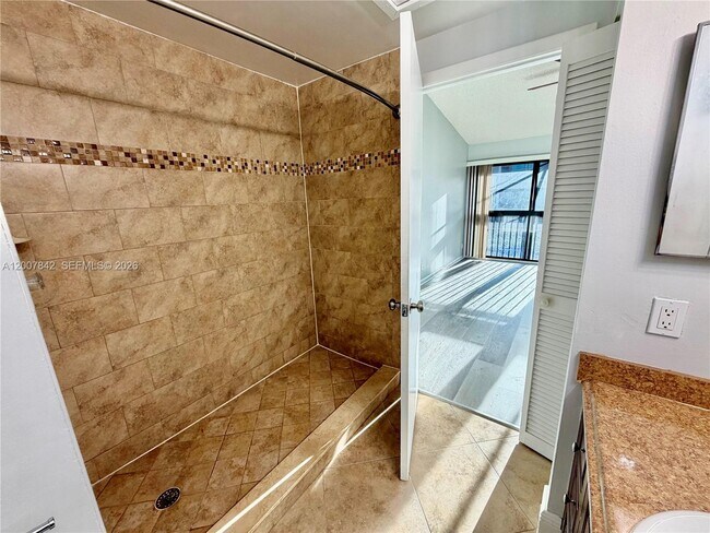 Building Photo - 4403 SW 70th Terrace