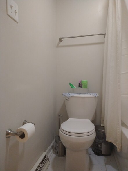 Building Photo - Room in House on Foxcroft Dr