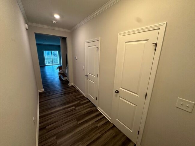 Building Photo - Like-New Townhouse in Holly Springs AVAILA...