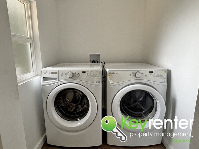 Building Photo - Updated 3-Bedroom Home for Rent in Central...