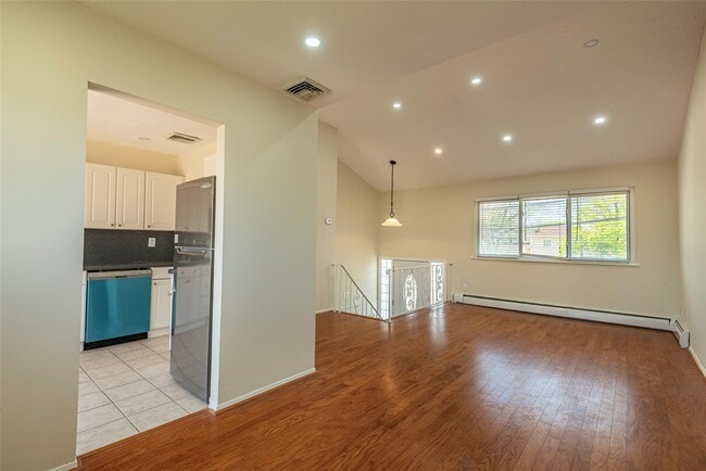 Building Photo - 2515 S Seamans Neck Rd