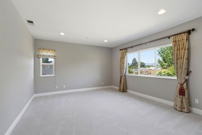 Building Photo - Stunning 5-Bedroom Sunnyvale Home