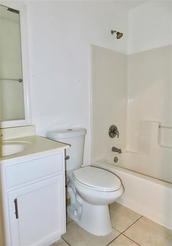 Building Photo - 805 Gillon Dr