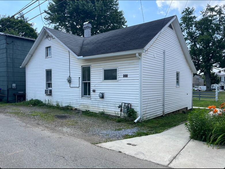 Primary Photo - 117 W Hemlock St
