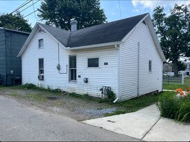 Building Photo - 117 W Hemlock St