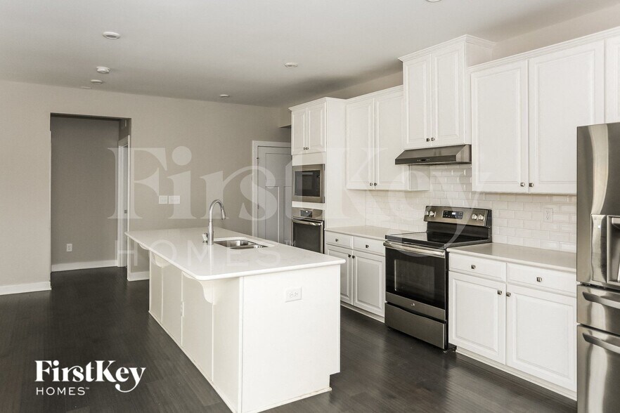 Building Photo - 6425 Brighton Park Dr