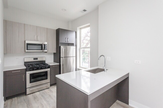 Building Photo - 816 W 18th St