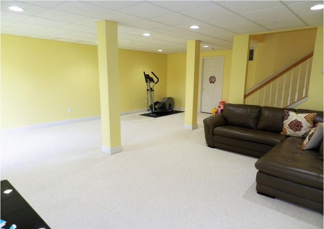 Building Photo - 219 Tall Pines Dr