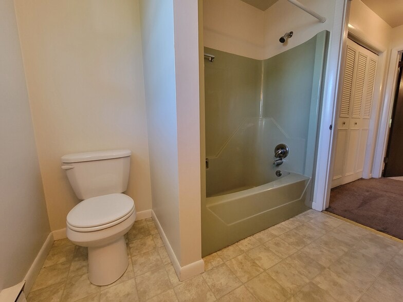 Building Photo - 457 W Main Ave