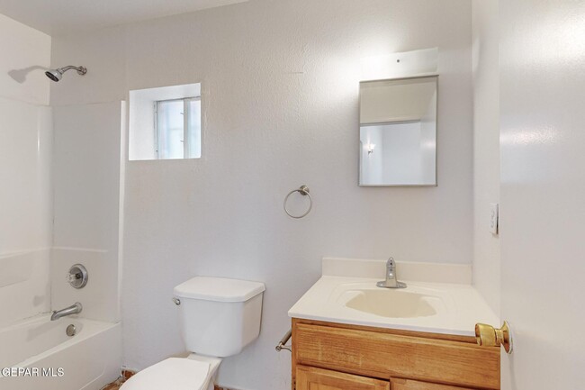 Building Photo - 3519 Oasis Dr
