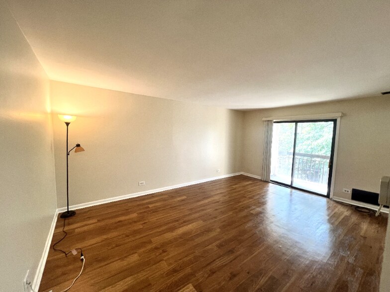 Building Photo - 2275 Country Club Dr
