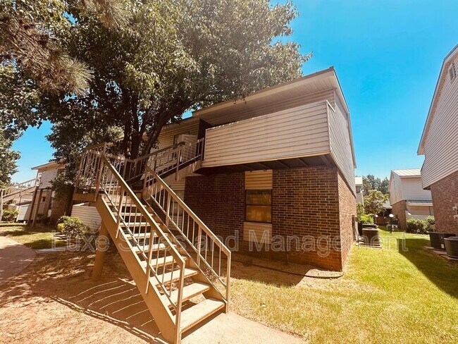 Primary Photo - 4110 N Drexel Blvd
