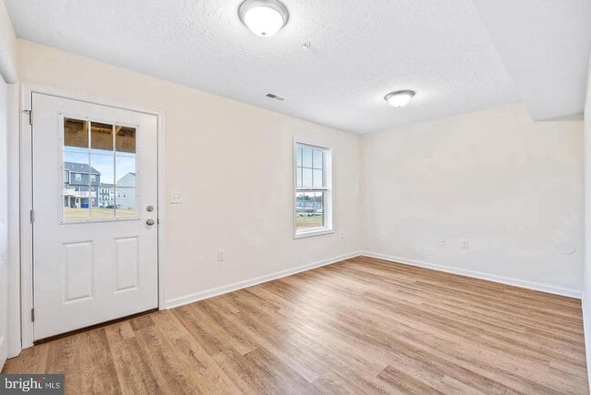 Building Photo - 300 Alfalfa Dr