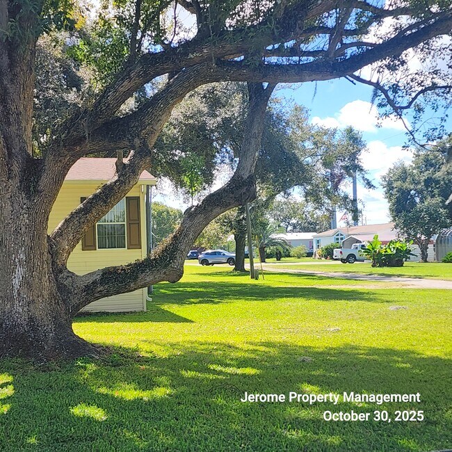 Building Photo - 5924 Vanco Dr