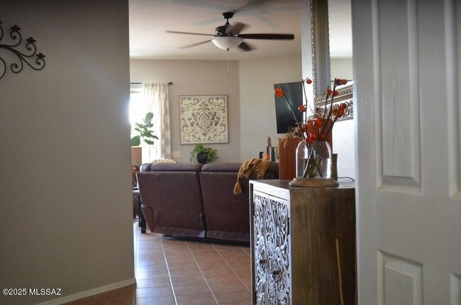 Building Photo - 942 S Suncove Dr