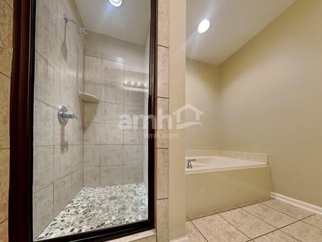 Building Photo - 5883 Savannah Pky