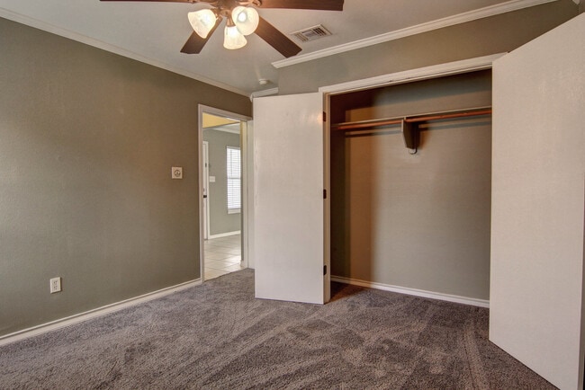 Building Photo - 5825 Skylark Dr