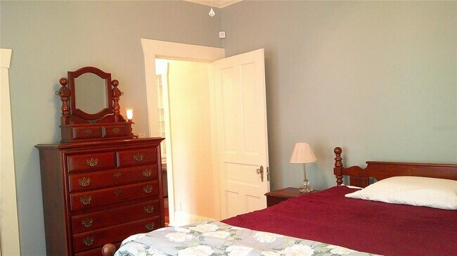 Building Photo - 303 E Plymouth St