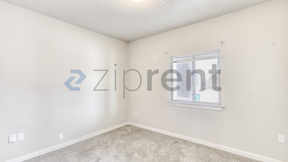 Building Photo - Unit