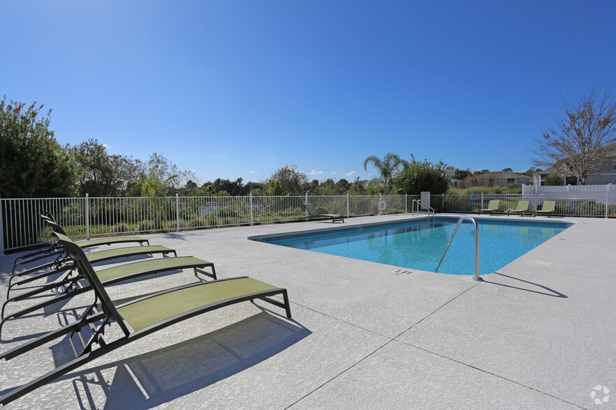 Building Photo - Arbours at Silver Lake