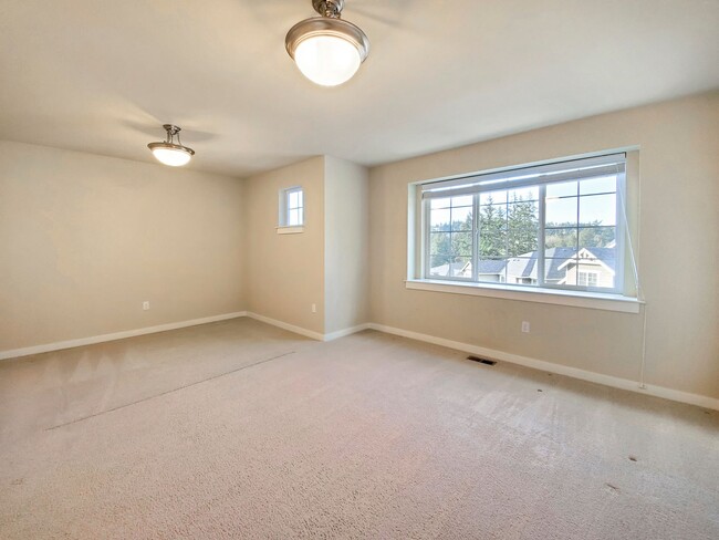 Building Photo - Convenient location near I-405 across from...